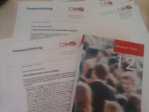 Pressemitteilungen und Jahrbuch Sucht 2012