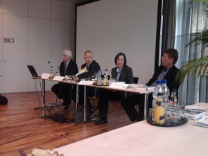 Pressekonferenz Jahrbuch Sucht 2012 - Podium