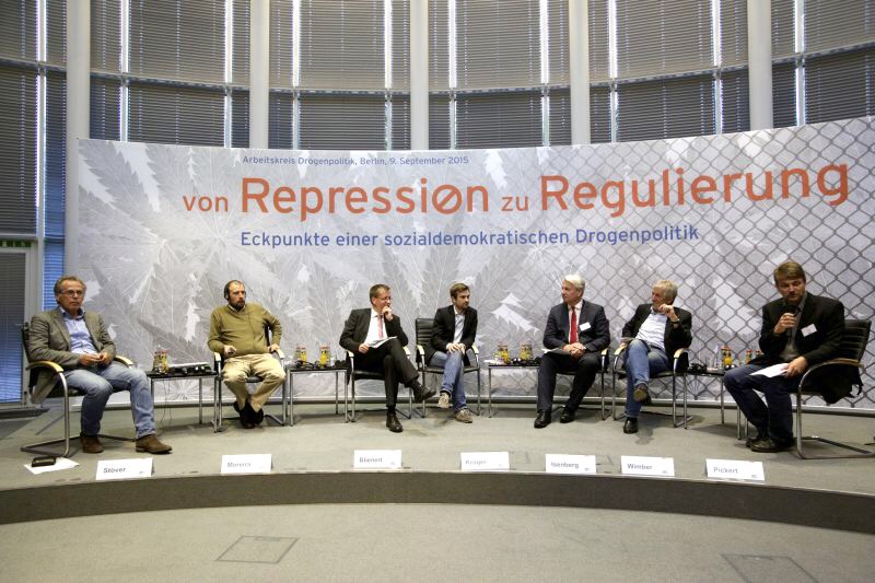 Thomas Isenberg bei der Veranstaltung "Von Repression zu Regulierung - Eckpunkte einer sozialdemokratischen Drogenpolitik" (Bild von thomas-isenberg.info)
