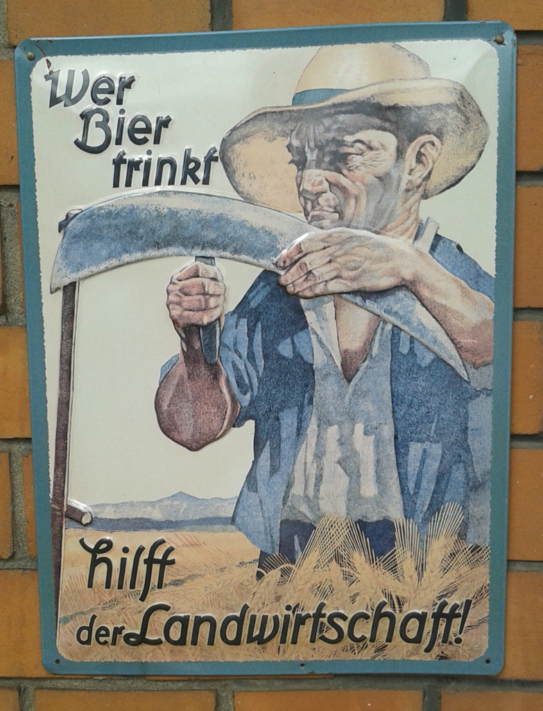 Blechschild: Wer Bier trinkt, hilft der Landwirtschaft!